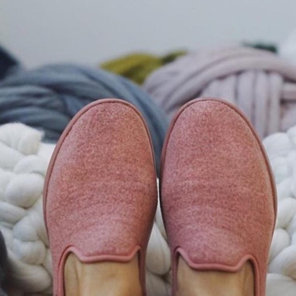 allbirds Shoes - Allbirds womens Light tui Red wool loungers